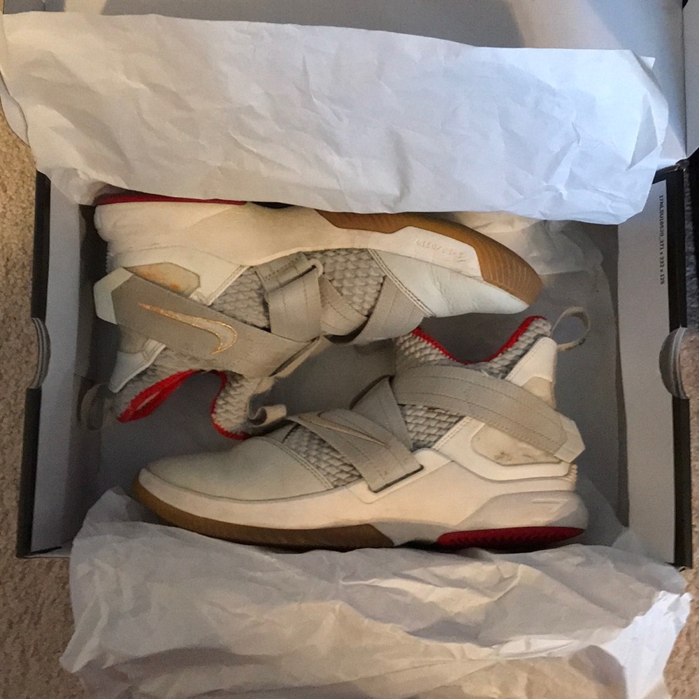 Lebron Soldier XII Basketball Sneakers. Size 8.5 - Picture 5 of 7